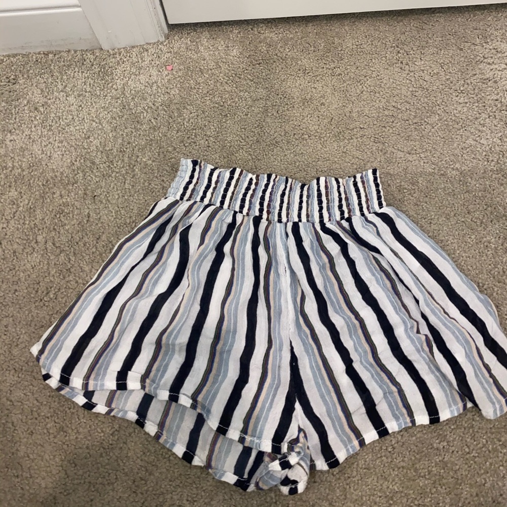 URBAN OUTFITTERS FLOWY SHORTS